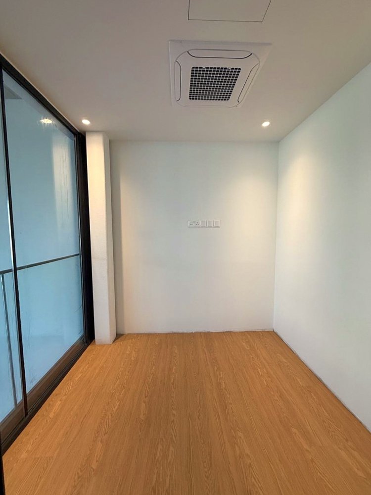 6 rooms Office in Mesa Geitonia, Limassol, Cyprus No. 62335