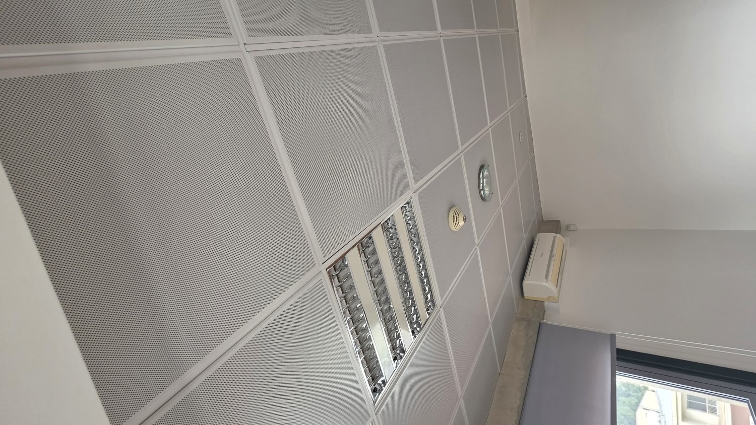 65m2 Oficina en Aglandjia, Nicosia, Chipre No. 61451