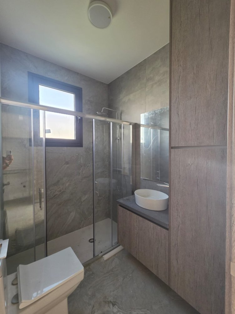 Здание с 16 спальнями в Лимассол, Лимасол, Кипр № 62042