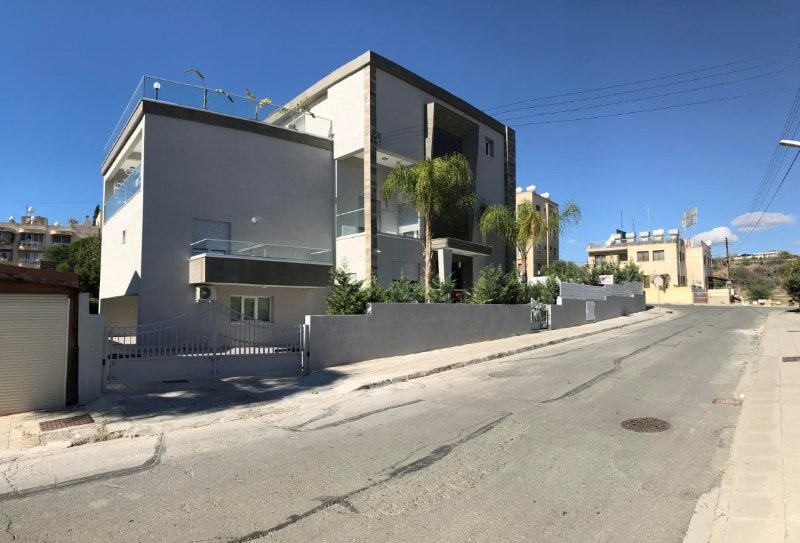 7 bedrooms Villa in Germasogeia, Limassol, Cyprus No. 60518