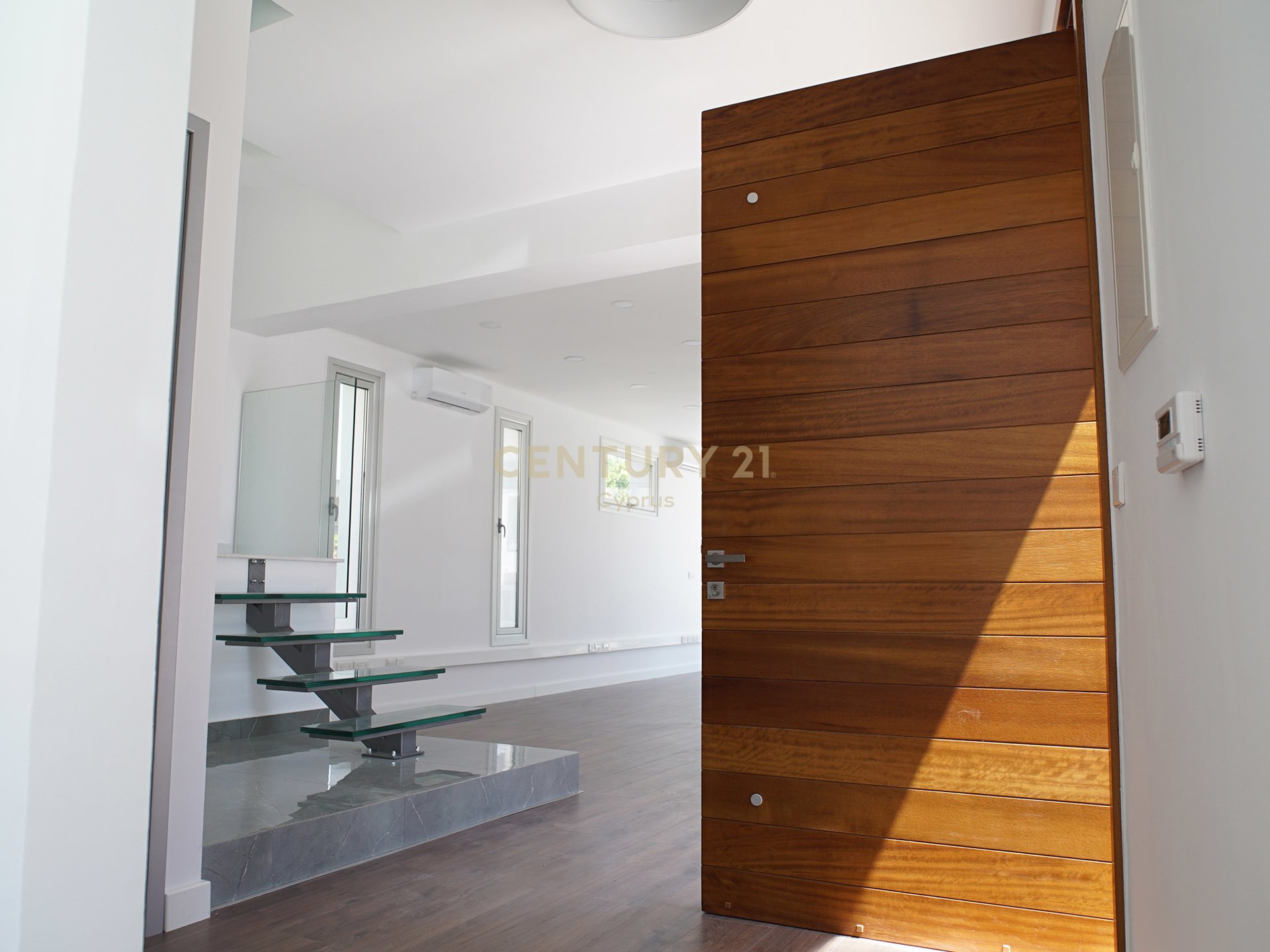 230m2 Oficina en Mesa Geitonia, Limassol, Chipre No. 57537
