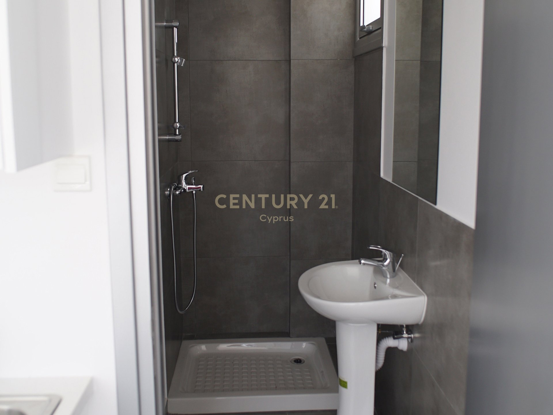 230m2 Oficina en Mesa Geitonia, Limassol, Chipre No. 57537
