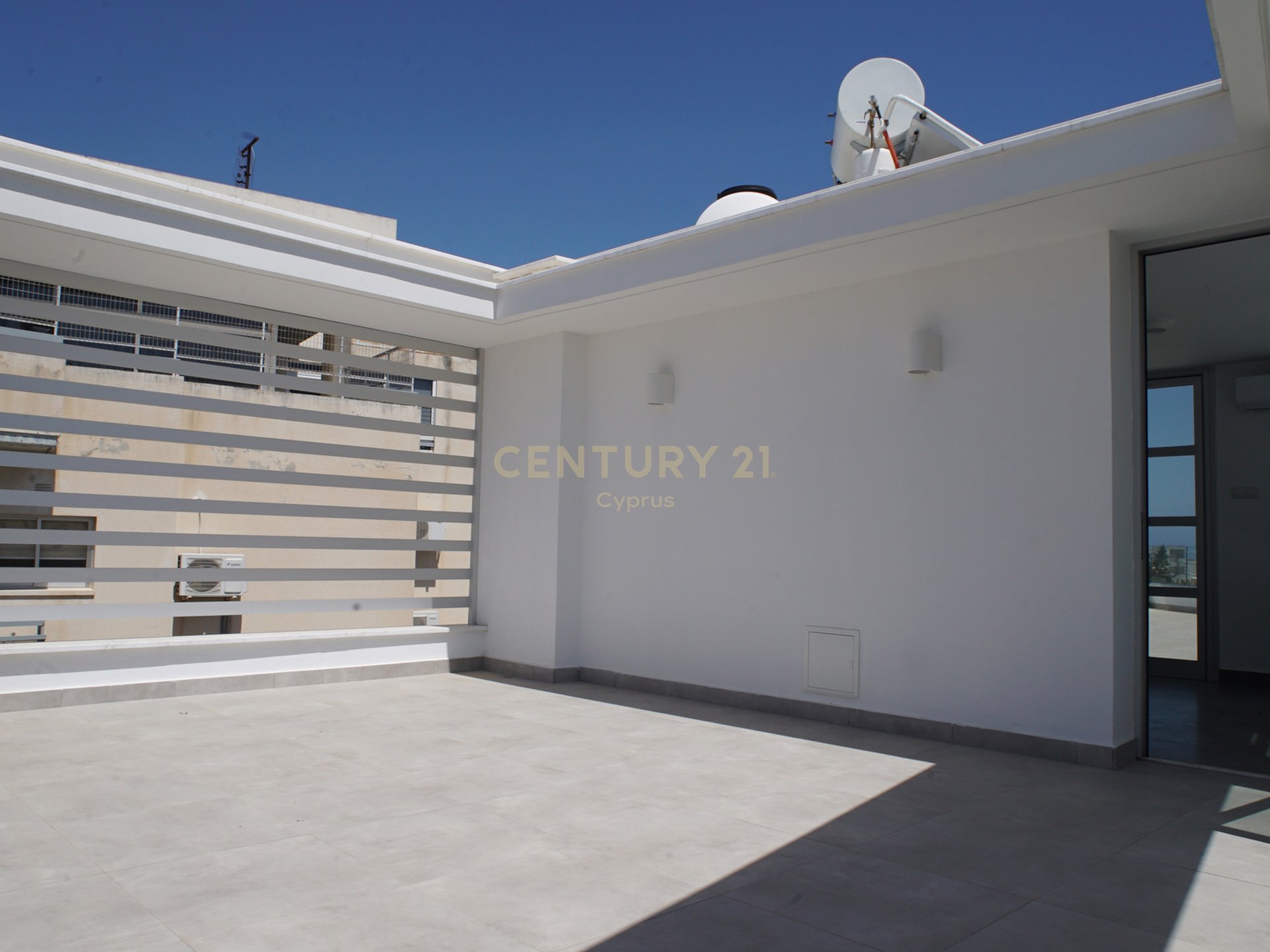 230m2 Oficina en Mesa Geitonia, Limassol, Chipre No. 57537