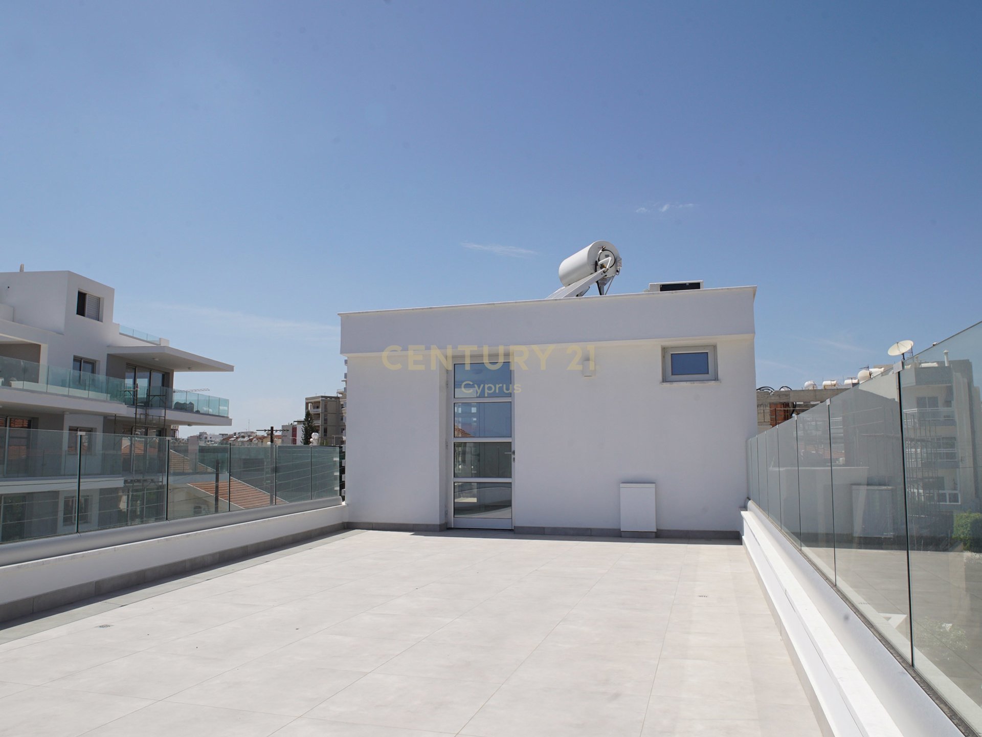 230m2 Oficina en Mesa Geitonia, Limassol, Chipre No. 57537