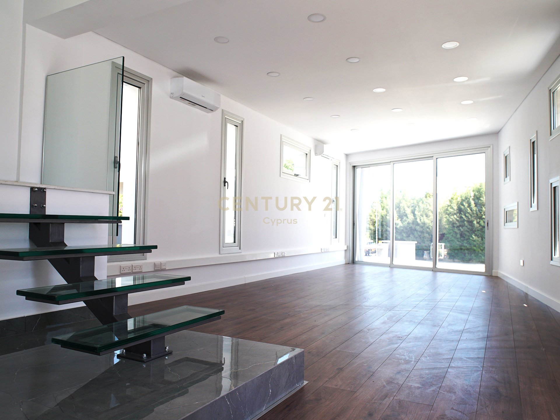 230m2 Oficina en Mesa Geitonia, Limassol, Chipre No. 57537