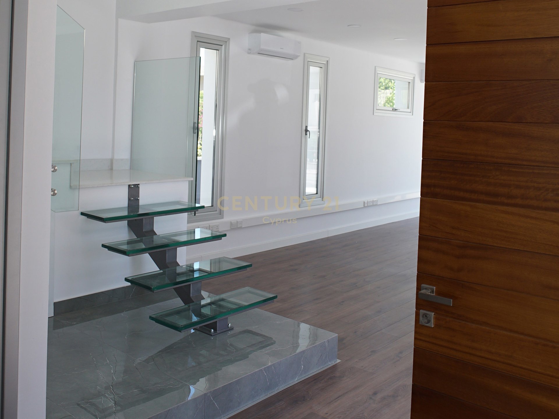 230m2 Oficina en Mesa Geitonia, Limassol, Chipre No. 57537