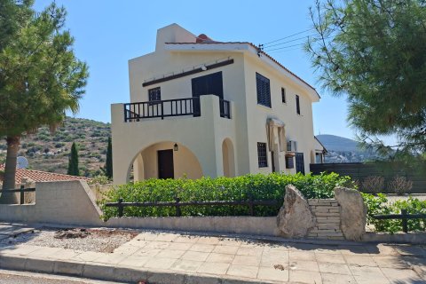 3 dormitorios Villa en Paphos, Chipre No. 56617