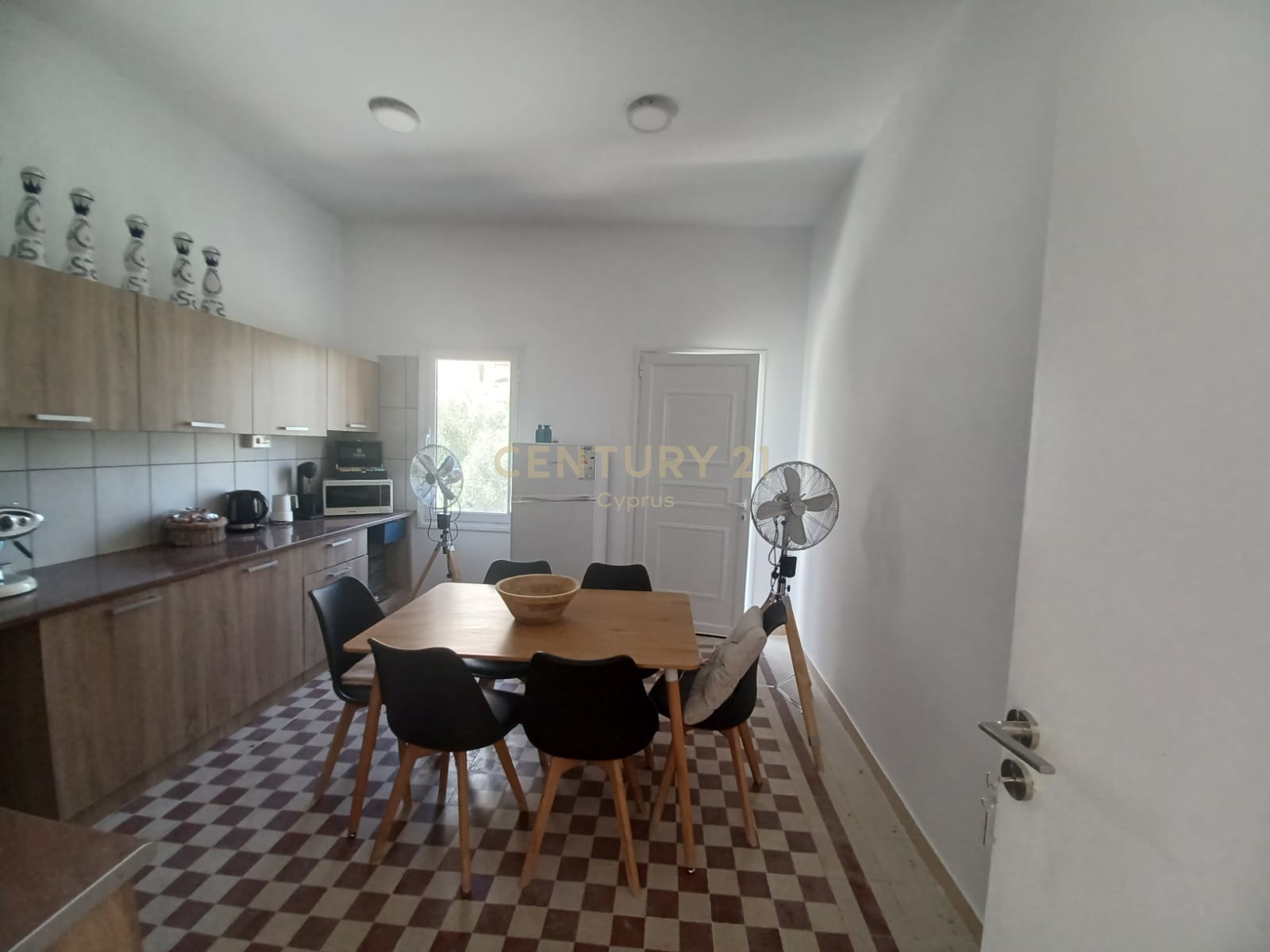90m2 Oficina en Limassol, Chipre No. 57534