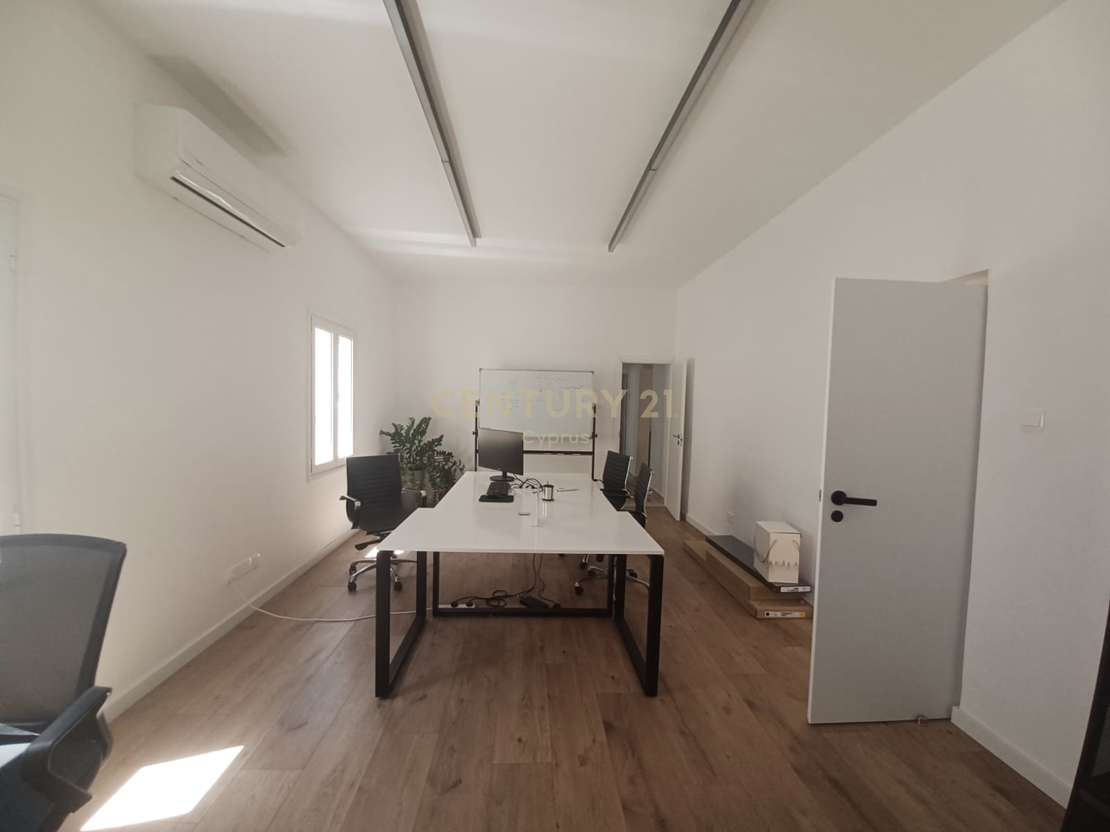 90m2 Oficina en Limassol, Chipre No. 57534