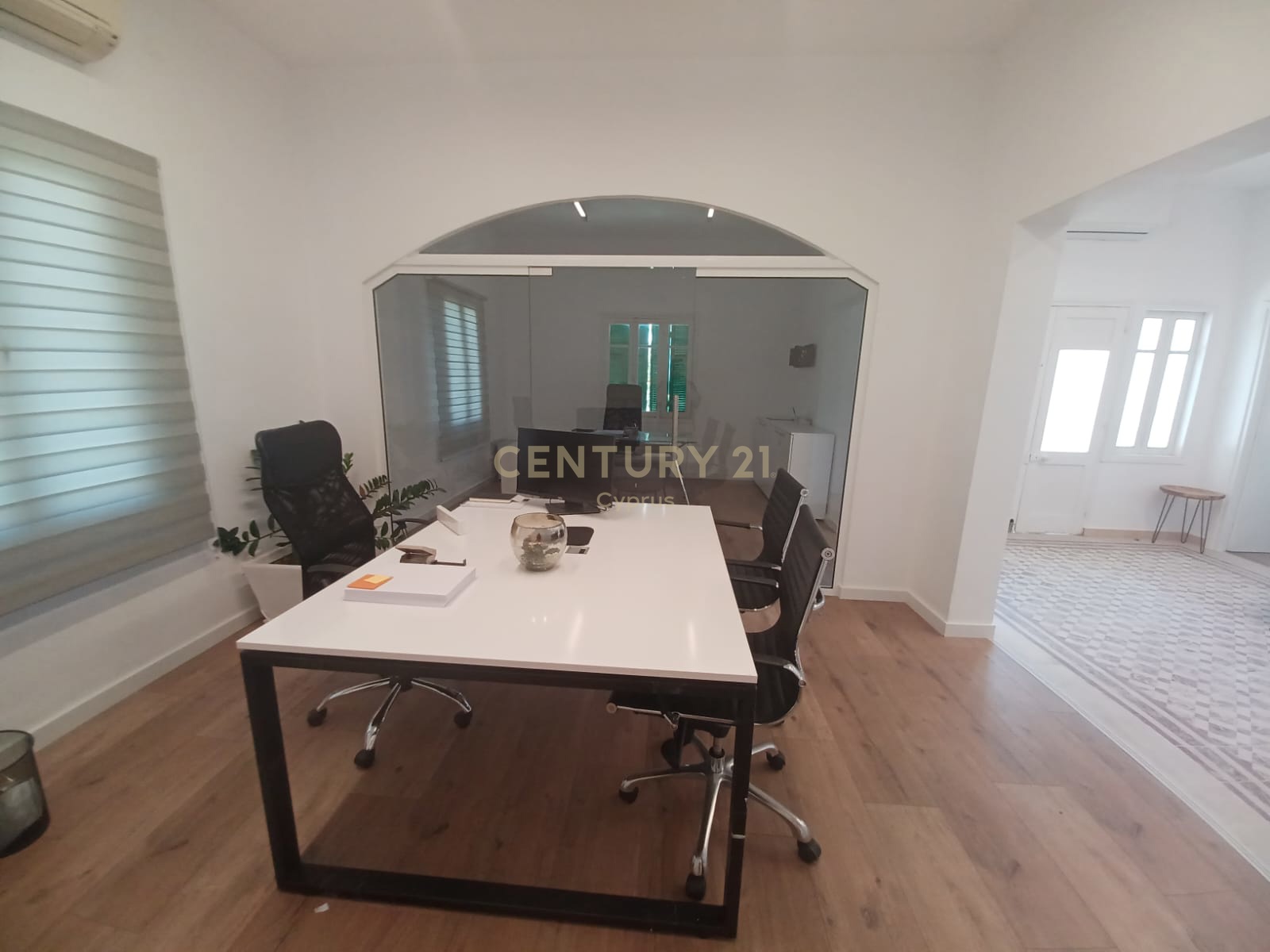 90m2 Oficina en Limassol, Chipre No. 57534