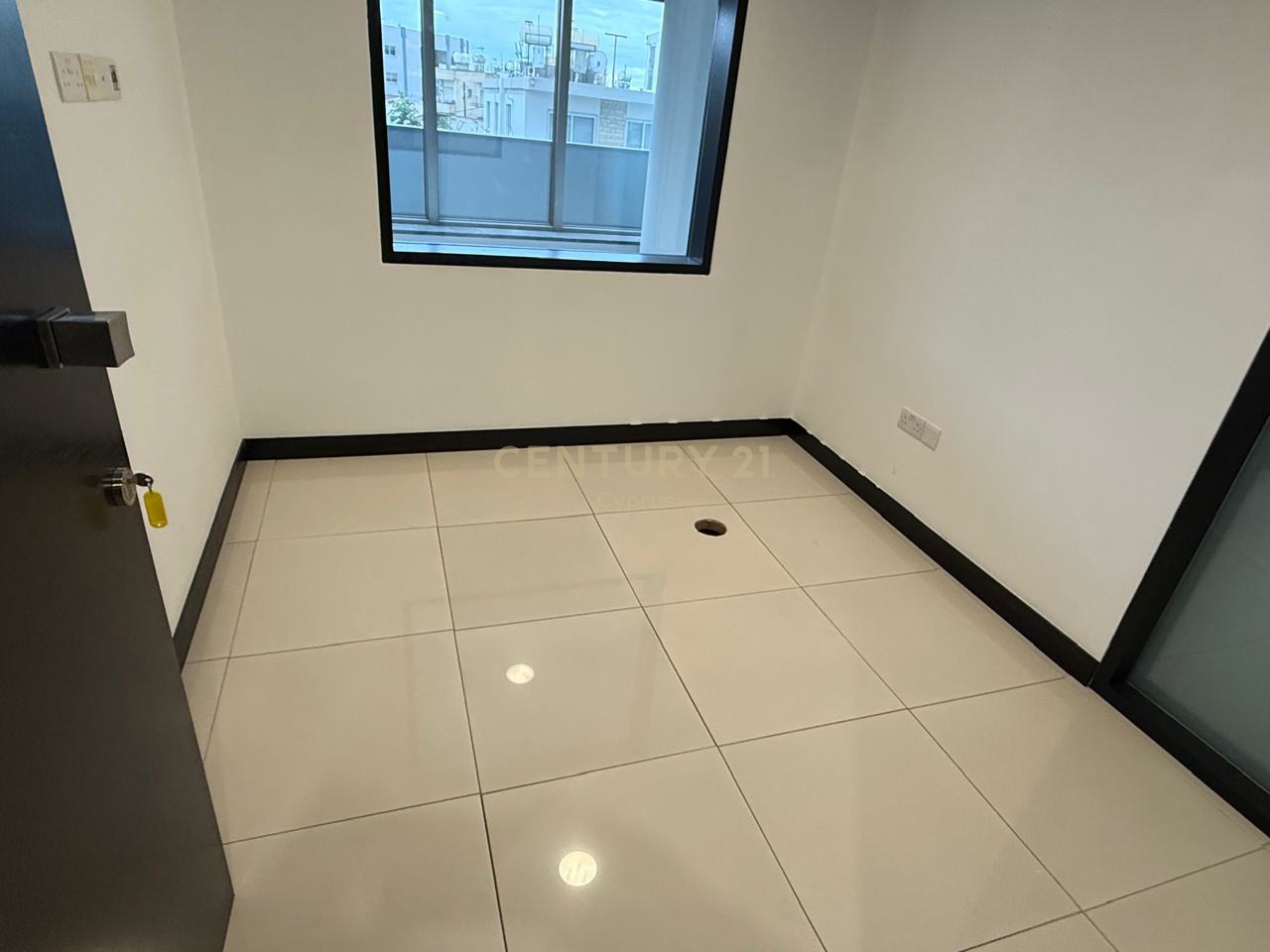 326m2 Oficina en Mesa Geitonia, Limassol, Chipre No. 53426