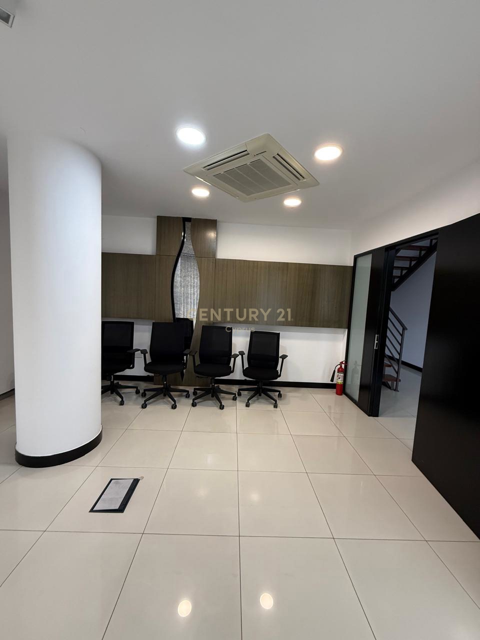 326m2 Oficina en Mesa Geitonia, Limassol, Chipre No. 53426