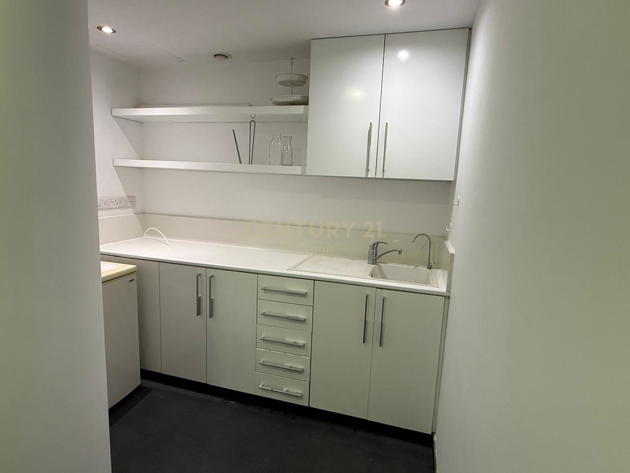 326m2 Oficina en Mesa Geitonia, Limassol, Chipre No. 53426