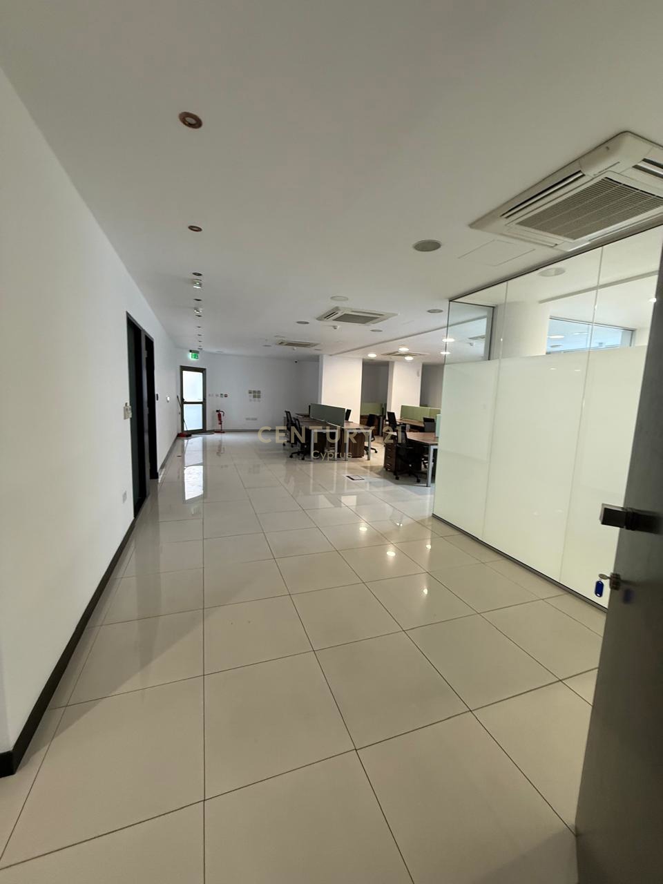 326m2 Oficina en Mesa Geitonia, Limassol, Chipre No. 53426