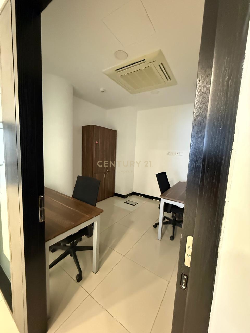 326m2 Oficina en Mesa Geitonia, Limassol, Chipre No. 53426