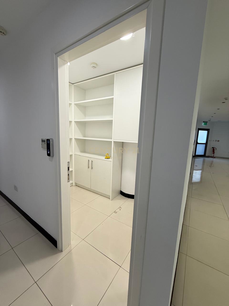 326m2 Oficina en Mesa Geitonia, Limassol, Chipre No. 53426