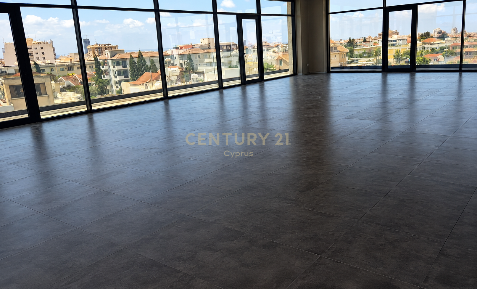 680m2 Propriété commerciale à Limassol, Chypre No. 53424