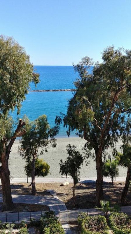 3 bedrooms Apartment in Limassol, Cyprus No. 38445