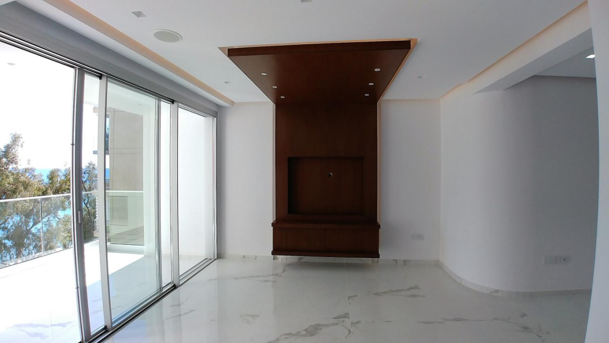 3 bedrooms Apartment in Limassol, Cyprus No. 38445