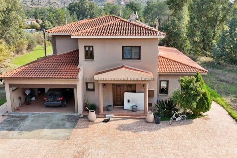 4 bedrooms Villa in Mosfiloti, Larnaka, Cyprus No. 56597