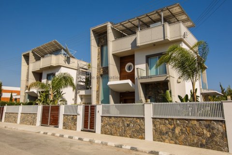 4 dormitorios Villa en Agios Tychonas, Limassol, Chipre No. 8234