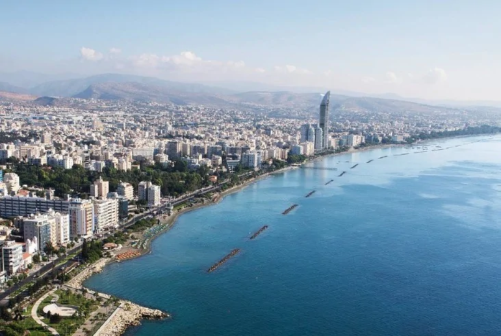 3 dormitorios Apartamento en Limassol, Chipre No. 27592