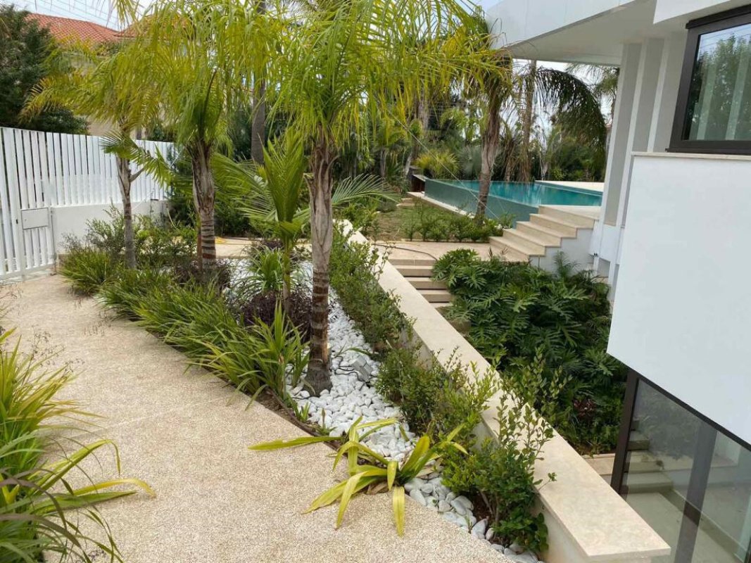 5 bedrooms Villa in Limassol, Cyprus No. 38686