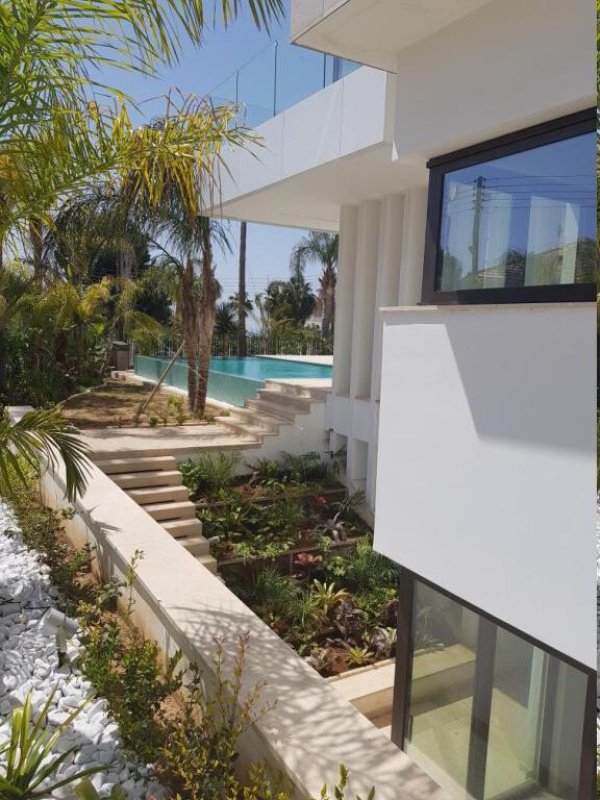 5 bedrooms Villa in Limassol, Cyprus No. 38686