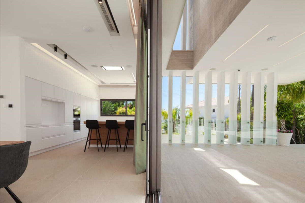 5 bedrooms Villa in Limassol, Cyprus No. 38686