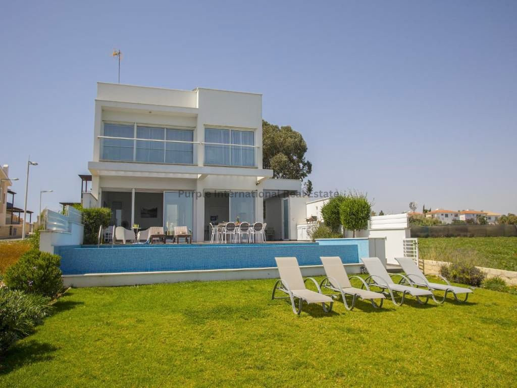 5 bedrooms Villa in Paralimni, Ammochostos, Cyprus No. 36073