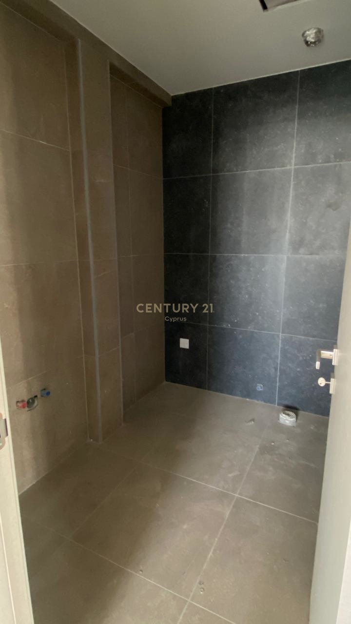 3 bedrooms Apartment in Germasogeia, Limassol, Cyprus No. 54210