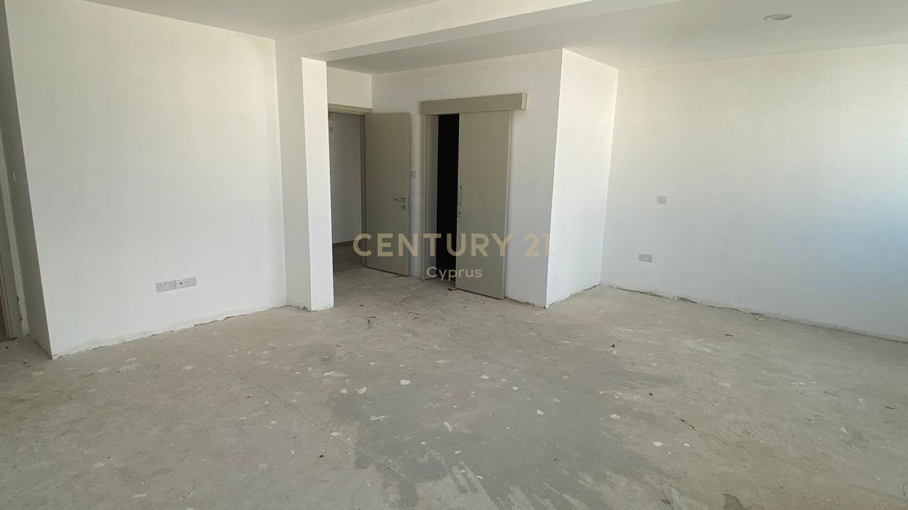 3 bedrooms Apartment in Germasogeia, Limassol, Cyprus No. 54210