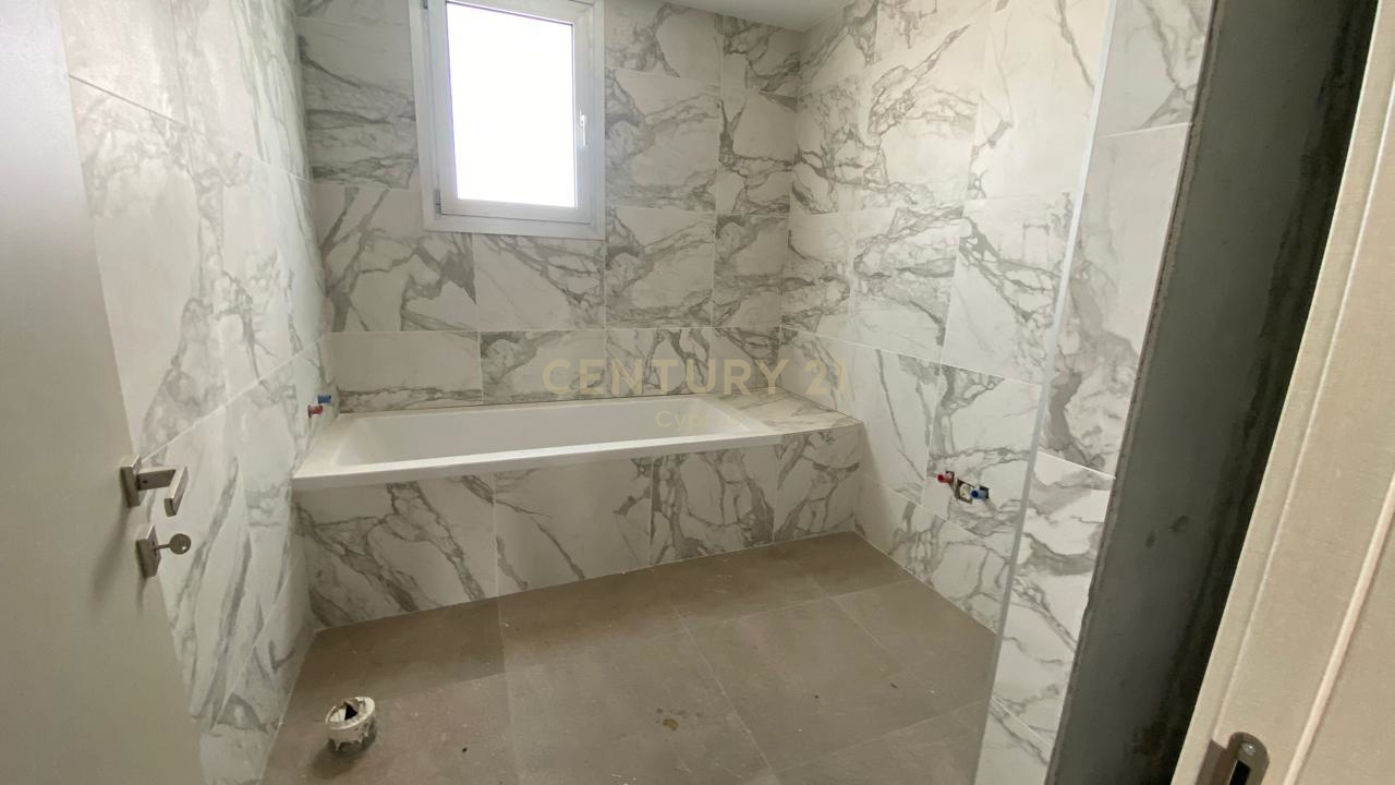 3 bedrooms Apartment in Germasogeia, Limassol, Cyprus No. 54210