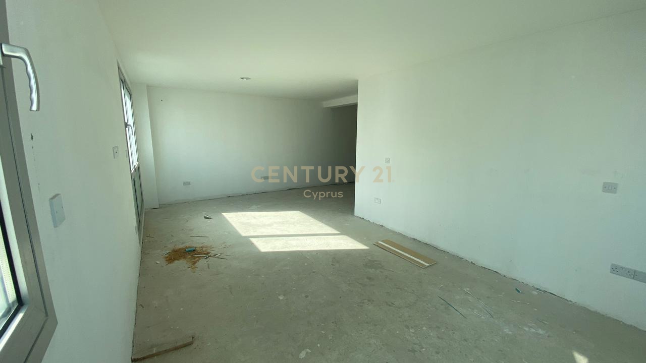3 bedrooms Apartment in Germasogeia, Limassol, Cyprus No. 54210