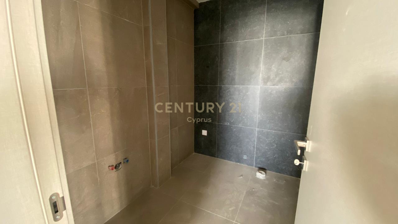 3 bedrooms Apartment in Germasogeia, Limassol, Cyprus No. 54210