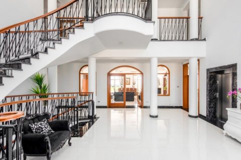 7 bedrooms Villa in Limassol, Cyprus No. 38705