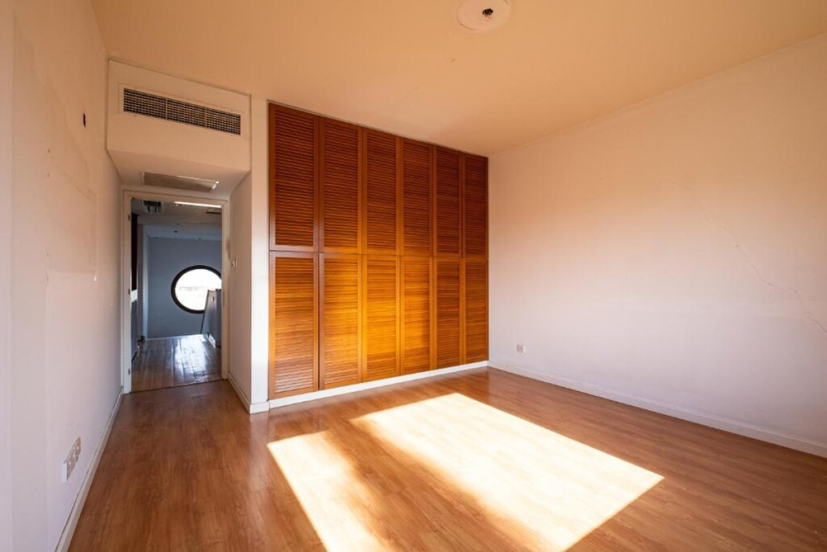 372m2 Villa in Nicosia, Cyprus No. 37918