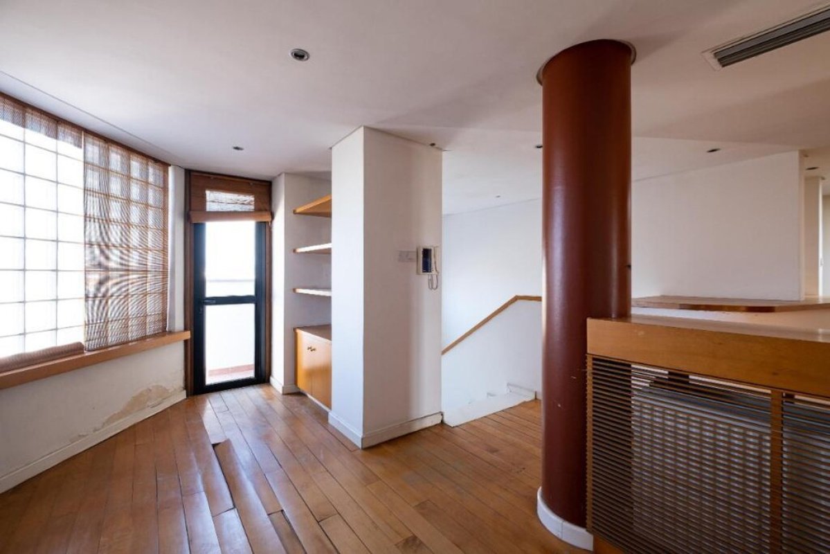 372m2 Villa in Nicosia, Cyprus No. 37918
