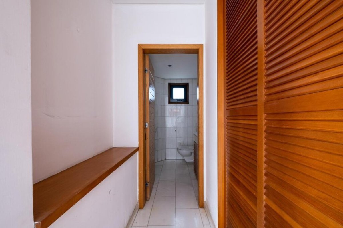 372m2 Villa in Nicosia, Cyprus No. 37918