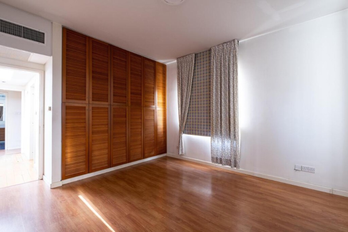 372m2 Villa in Nicosia, Cyprus No. 37918