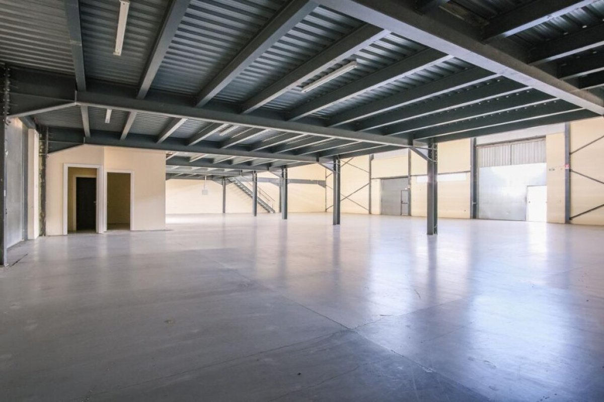 880m2 Commercial property in Nicosia, Cyprus No. 37923