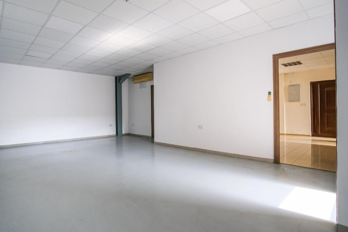 880m2 Commercial property in Nicosia, Cyprus No. 37923