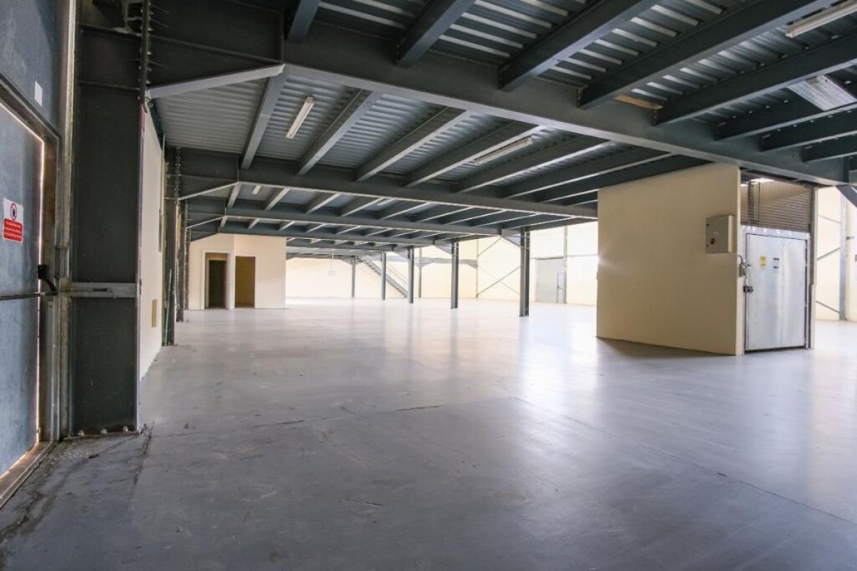 880m2 Commercial property in Nicosia, Cyprus No. 37923