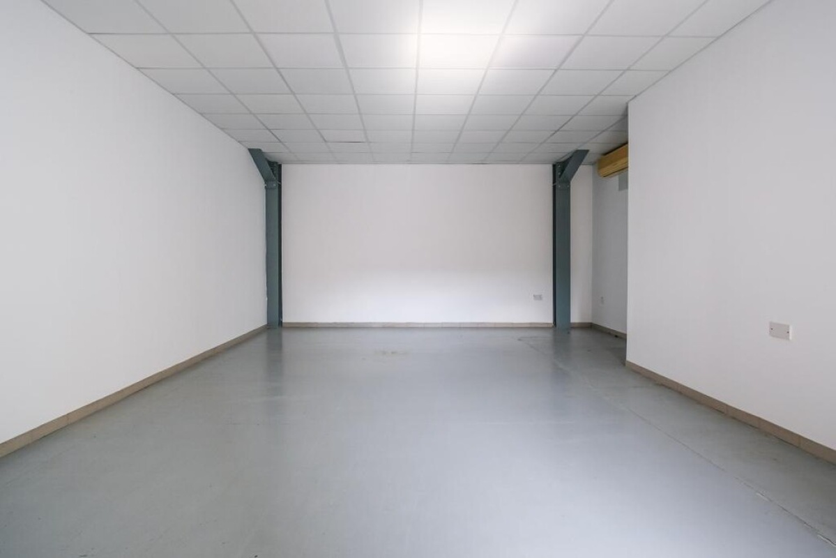 880m2 Commercial property in Nicosia, Cyprus No. 37923