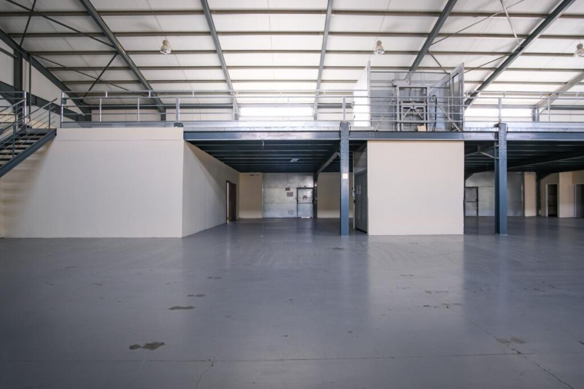 880m2 Commercial property in Nicosia, Cyprus No. 37923