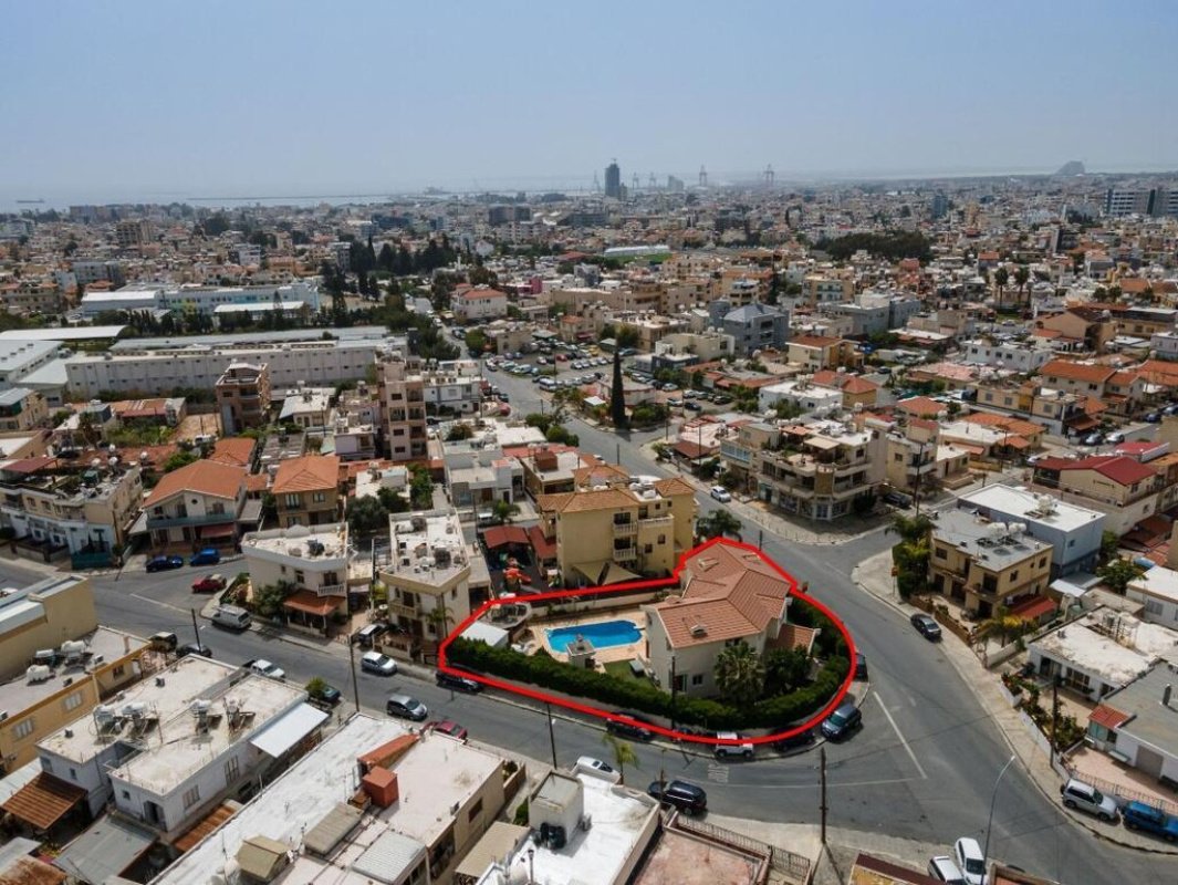290m2 Villa en Limassol, Chipre No. 37917