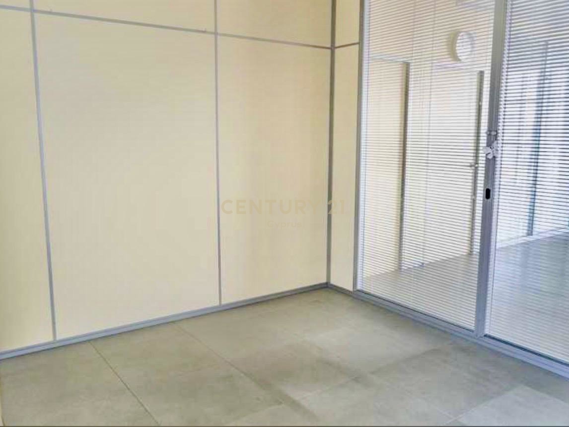 234m2 Oficina en Limassol, Chipre No. 53727