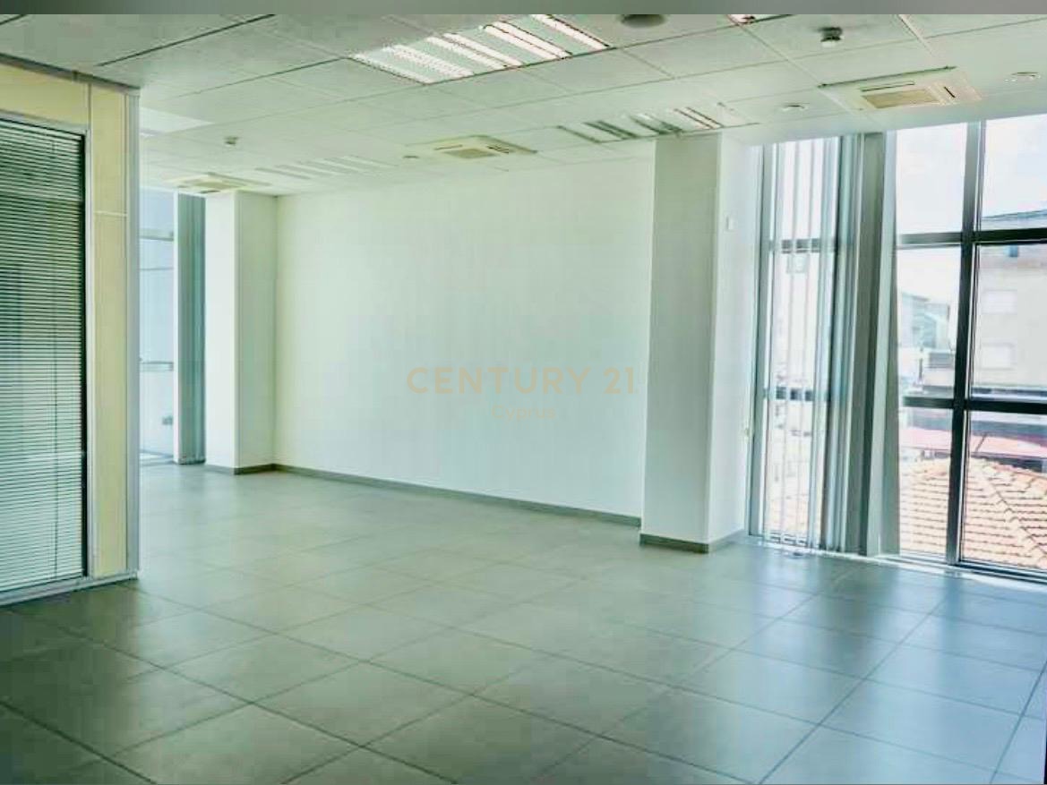 234m2 Oficina en Limassol, Chipre No. 53727