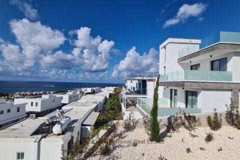 3 bedrooms Villa in Chloraka, Paphos, Cyprus No. 37118