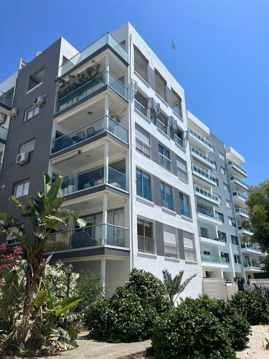 3 bedrooms Apartment in Limassol, Cyprus No. 42389